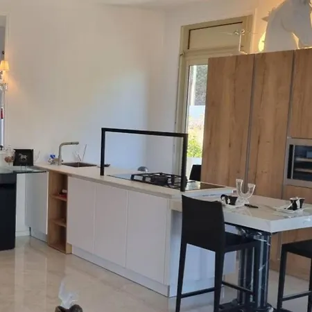 Near Monaco - Sea View - Sleeps 2 - Pets - Parking アパート