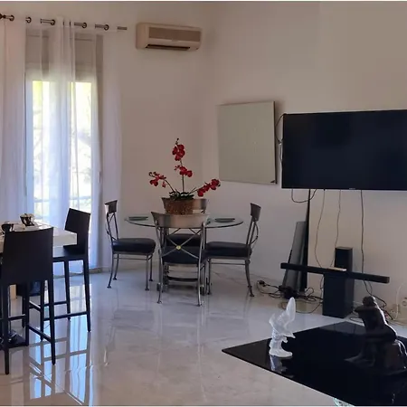 Near Monaco - Sea View - Sleeps 2 - Pets - Parking アパート