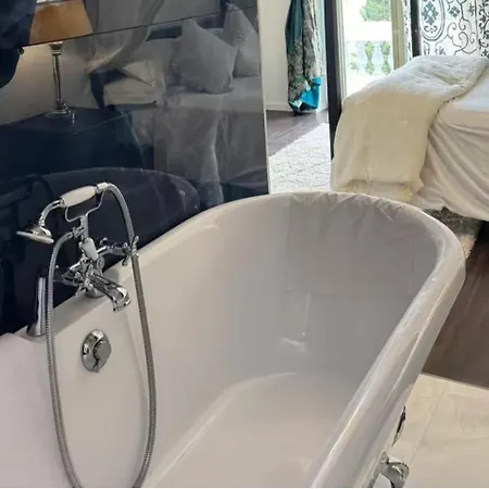 Near Monaco - Sea View - Sleeps 2 - Pets - Parking アパート ボーリュ・シュル・ メール